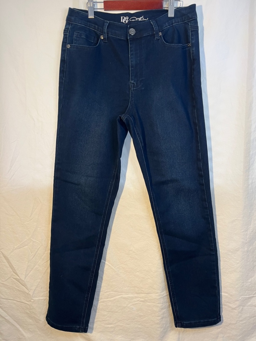DG2 Straight Leg stretch Jeans 10 NWOT